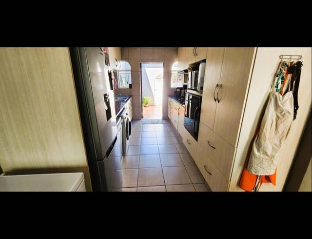 2 BEDROOM TOWNHOUSE FOR SALE IN GLEN MARAIS